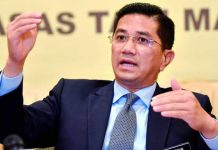 Azmin keluar parti PKR bersama 10 ahli