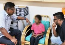 Suami isteri didakwa aniaya, abai anak perempuan