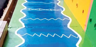 நடைபாதை தமிழ் எழுத்து அகற்றம்