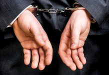 பெண்ணிடம் கொள்ளையிட்ட 4 பேர் கைது