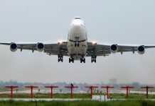 மோசமான வானிலை; தரை இறங்க முடியாமல் சென்னை வானில் வட்டமடிக்கும் விமானங்கள்!