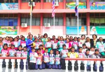 தமிழ்ப்பள்ளி மாணவர்களுக்கு மேற்கோள் நூல்கள் அன்பளிப்பு