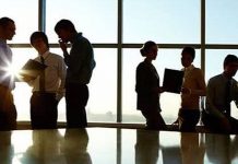 ஊழியர்களுக்கு நிவாரணம் வழங்கும் அரசுகள்: எந்தெந்த நாடுகளில் எவ்வளவு சம்பளம்?