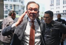 நான் எதிரணி தலைவர் என்கிறார் அன்வார்