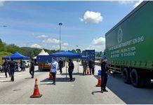 தஞ்சோங் மாலிம் டோல் சாவடியில் 35 கார்கள் திருப்பி அனுபப்பட்டன