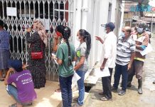 மீண்டும் திறக்கப்பட்ட அடகுக்கடைகளில் வாடிக்கையாளர்கள் திரண்டனர்