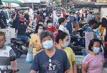 Sukar untuk kawal orang ramai di pasar