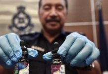 வங்கியாளர், வெளிநாட்டு மாணவர் உள்ளிட்ட 17 பேர் மீது போதைப்பொருள் குற்றச்சாட்டு