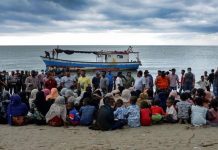 Pelarian Rohingya terumbang-ambing di laut diselamatkan penduduk Indonesia