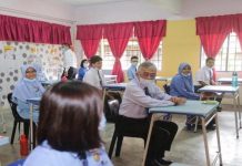 Agong tinjau pelaksanaan SOP SMK Danau Kota