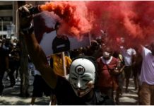 ஜார்ஜ் ஃப்ளாய்ட் மரணம்: ஊரடங்கை மீறி வலுக்கும் போராட்டங்கள்