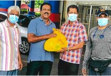 டாக்சி ஓட்டுனர்களுக்கு கோலாலம்பூர் எம்ஜிஆர் ரசிகர் மன்றத்தினர் உதவி