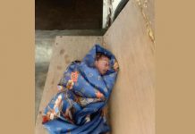 கைவிடப்பட்ட நிலையில் புதிதாகப் பிறந்த பெண் குழந்தை