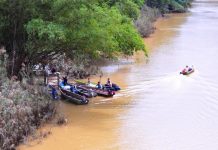 Wanita membasuh di tebing sungai hilang, dipercayai disambar buaya