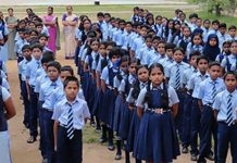 இந்தியாவில் ஆகஸ்ட் மாதம் பள்ளிகளை திறப்பதா?