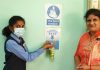 புக்கிட் ஜாலில் தோட்டத் தமிழ்ப்பள்ளிக்கு செனிடைஸர் வழங்கினார் டத்தோ பத்மநாதன்