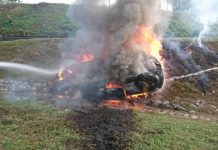 Lelaki nyaris maut kereta terbalik, terbakar
