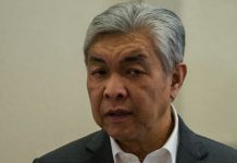 ஜாஹிட்: முஃபாக்கத்துடன் கூட்டணியைத் தொடர, அம்னோ பெரிகாத்தானில் இணையாது