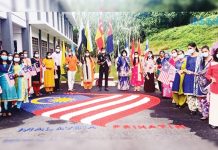 5,000 அகல் விளக்குகளால் தேசிய தின சின்னம்