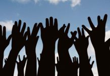 குப்பை வண்டியில் உணவு சப்ளை