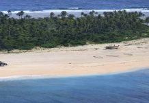 Tiga lelaki terdampar di pulau