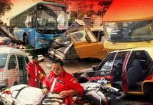 காரின் மீது லோரி மோதல் – மூவர் சிக்கியுள்ளனரா?