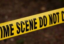 தந்தையும் மகனும் கடலில் தவறி விழுந்தனர்