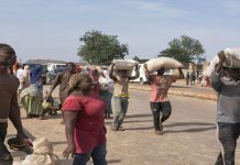Orang ramai geledah gudang makanan kerajaan di Nigeria