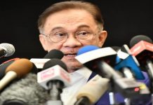 Anwar tunai janji serah dokumen sokongan lebih 120 MP