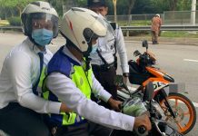 போலீஸ்காரரின் உதவி: குவியும் பாராட்டு