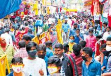 தீபாவளிக்காக பொருட்களை வாங்க குவியும் மக்கள்