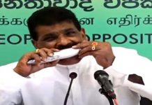 Ahli politik makan ikan mentah buktikan tiada risiko Covid-19