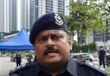 இரு கார்கள் தீயில் அழிந்தன- குற்ற செயலா? போலீஸ் விசாரணை