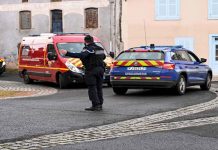 Tiga polis ditembak mati di tengah Perancis