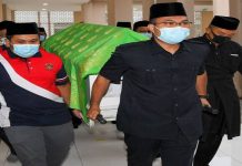 Jenazah Tun Rahah tiba di Masjid Ar-Rahah, Kampung Kerinchi