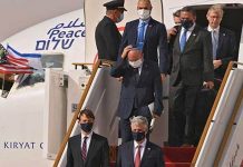 அமீரகம்-இஸ்ரேல் இடையே விமான போக்குவரத்து – துபாய் வந்த முதல் விமானம்