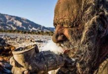 ஆதி மனிதனையும் மிஞ்சும் குளிக்காத மனிதன்