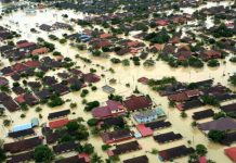 Kuching dilanda banjir kilat