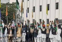 உறுதியுடன் போராடும் விவசாயிகள்… பிடிவாதம் பிடிக்கும் மத்திய அரசு