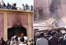 பாகிஸ்தானில் இந்து கோவில் இடிப்பு – 8 போலீஸ் அதிகாரிகள் பணியிடை நீக்கம்