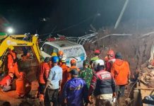 இந்தோனேசியாவில் பலத்த மழை: நிலச்சரிவில் சிக்கி 11 பேர் பலி