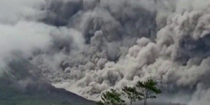 indo valcano smoke