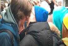 ஓடும் ரயிலில் 30 ஜோடிகள்- சத்தமின்றி இச்.. இச்