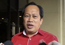 ரமலான் பஜார், பள்ளிகள் இயங்கும் போது ஏன் நாடாளுமன்ற கூட்டம் முடியாது?