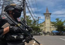 Letupan bom bunuh diri di luar gereja di Makassar