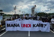 உண்டி 18 – நாடாளுமன்றம் முன்பு கூடியவர்களில் 11 பேரிடம் விசாரணை