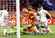 Belanda raih kemenangan pertama