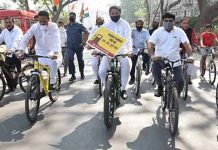 பெட்ரோல், டீசல் விலை உயர்வை கண்டித்து சட்டசபையினர்
