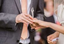 பிறப்பில் தான் ஆண் என்பதை அறிந்த மணமான பெண் !