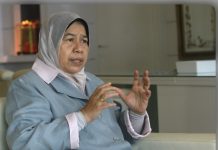 கற்பழிப்பு குறித்து நகைச்சுவையாக பேசிய ஆசிரியர் மீது நடவடிக்கை எடுக்க வேண்டும்